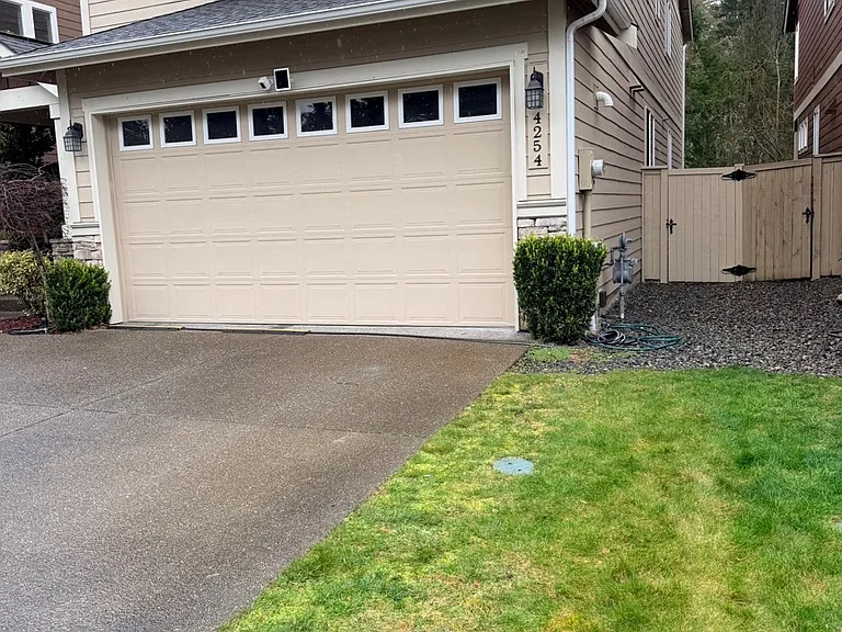 4254 Dudley Dr NE — Photo 3