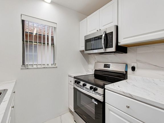 4th image of 500 SW 2nd Ave APT 211