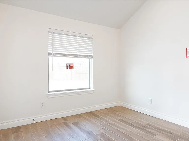 13001 NE 9th St — Photo 10