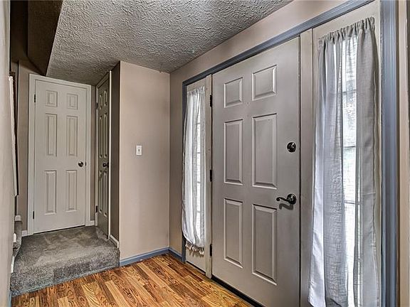 3rd image of 404 Pebble Creek Dr