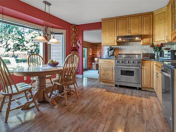 2nd image of 272 Macarthur Dr