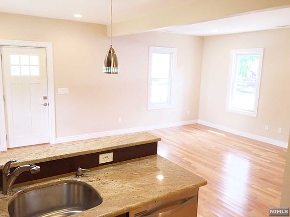 5th image of 57 Harding Ave