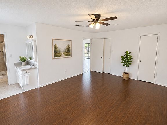 3rd image of 5410 Kings Manor Dr