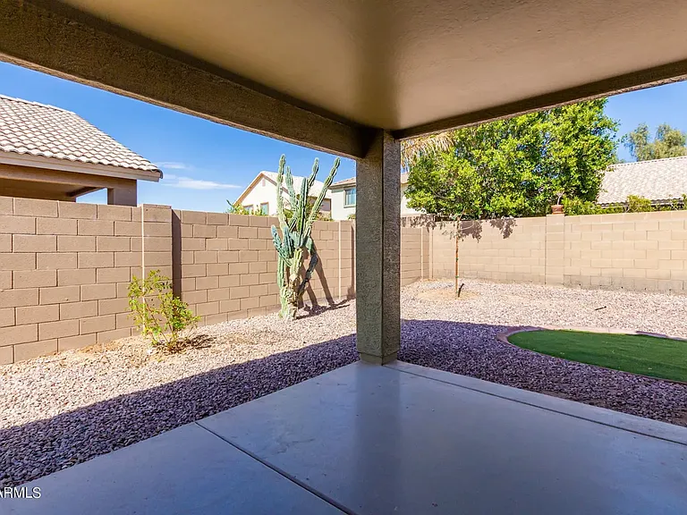 641 S 153rd Ln — Photo 9