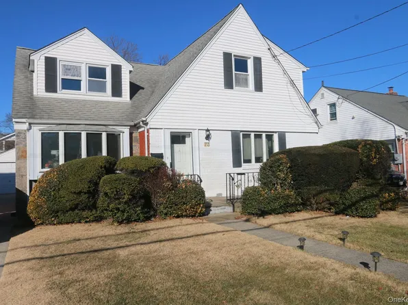 73 Evans Street, New Hyde Park, NY 11040