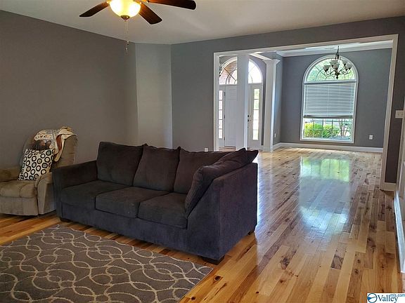 3rd image of 100 Oxfordshire Cir