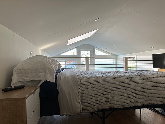 5th image of 517 King St #2