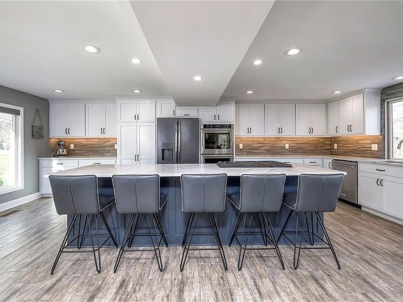 4th image of 4017 NE Woodridge Dr