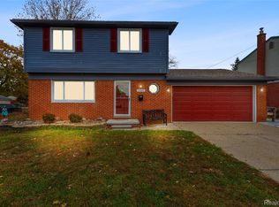 36698 Rolf St, Westland, MI 48186