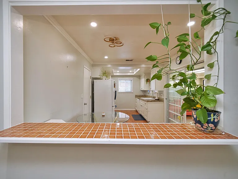1655 Crater Lake Ave — Photo 5