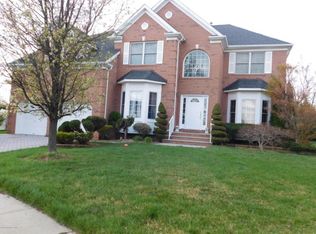16 Lernard Rd, Manalapan, NJ 07726