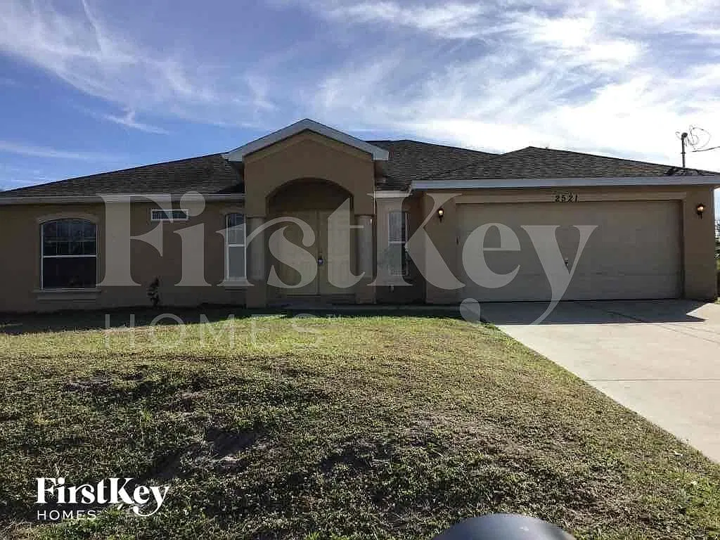 4 bed, 2.0 bath, 1772 sqft, $2,305 — Photo 1