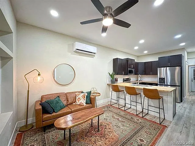 2 bed, 824 sqft, $2,250 — Photo 3
