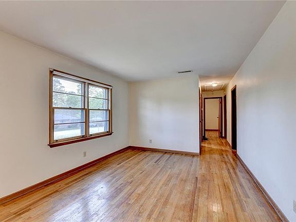 5th image of 1071 Mountain View Rd NW