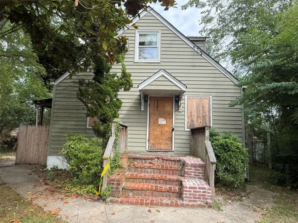 57 Clinton Avenue, Patchogue, NY 11772