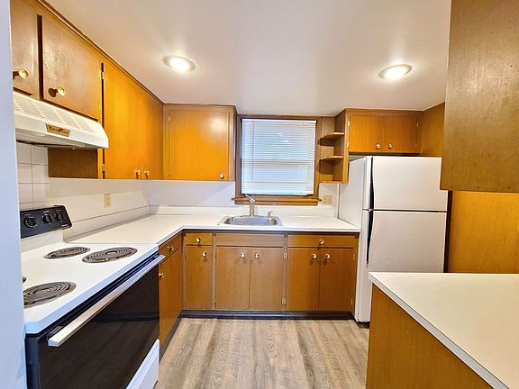 5th image of 715 S Lincoln St APT 102S
