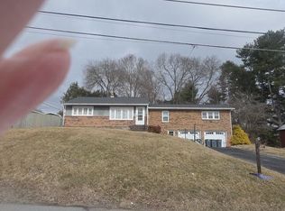 217 Sprinkle Ave, Marion, VA 24354