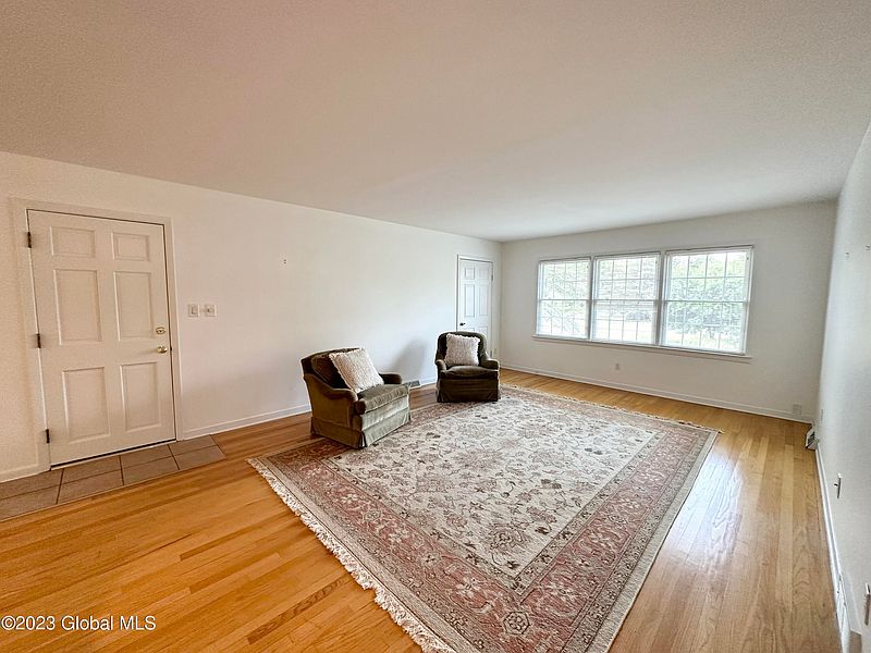 2nd image of 11 Kensington Court Apt 3