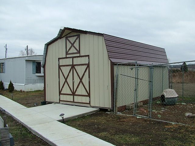 2nd image of 333 Jade Ln