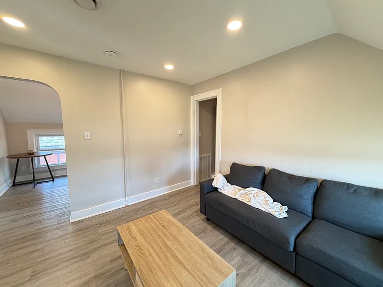 15 Andrews Ave #2 — Photo 3