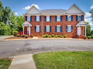2043 W Manor Ct, Kingsport, TN 37660