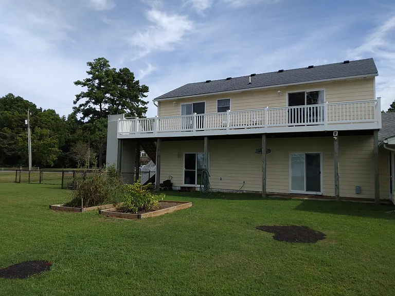 220 Riverview Ave — Photo 2
