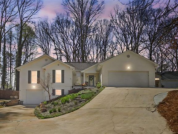 3rd image of 3420 Chattahoochee Rd