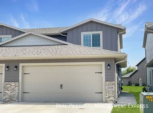 2338 S Ronsiek Ave, Sioux Falls, SD 57106