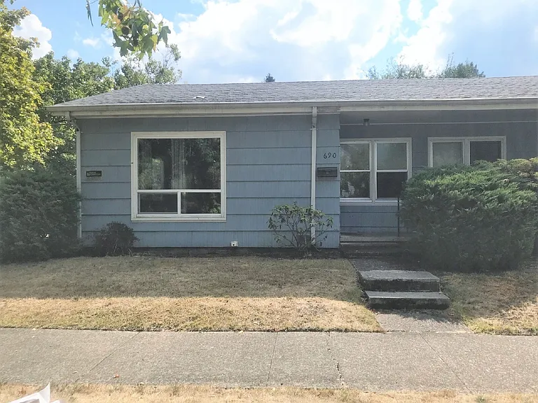 690 E 22nd Ave — Photo 1