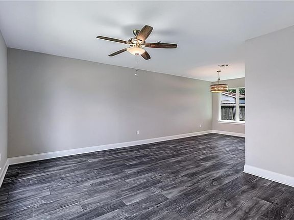 3rd image of 925 Fairfax Dr