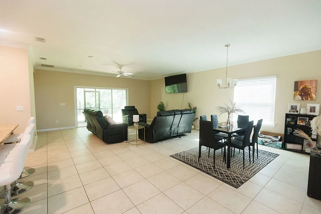 4 bed, 3.0 bath, 2076 sqft, $2,275 — Photo 3