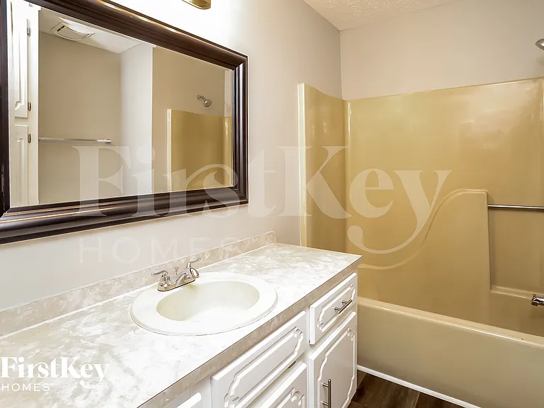 127 McWhirter Pl — Photo 11