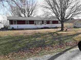 501 Ravenscroft, VERSAILLES, IL 62378