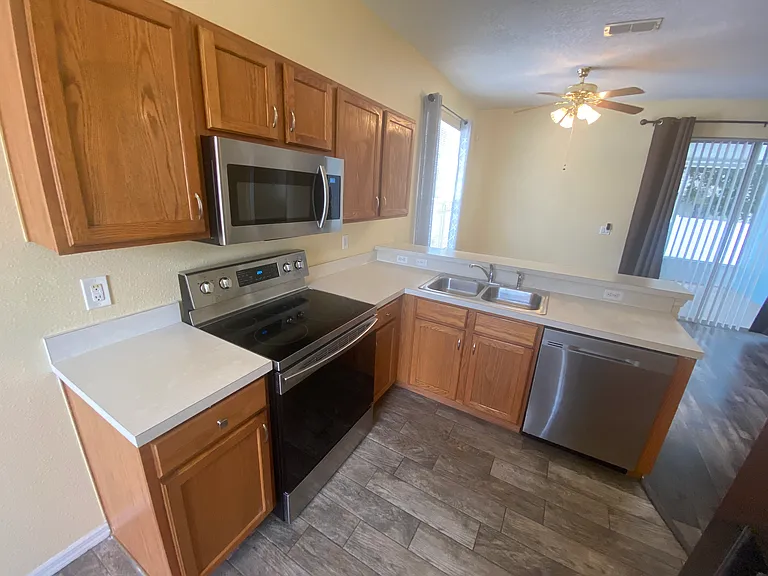 302 Bluff Pass Dr — Photo 7