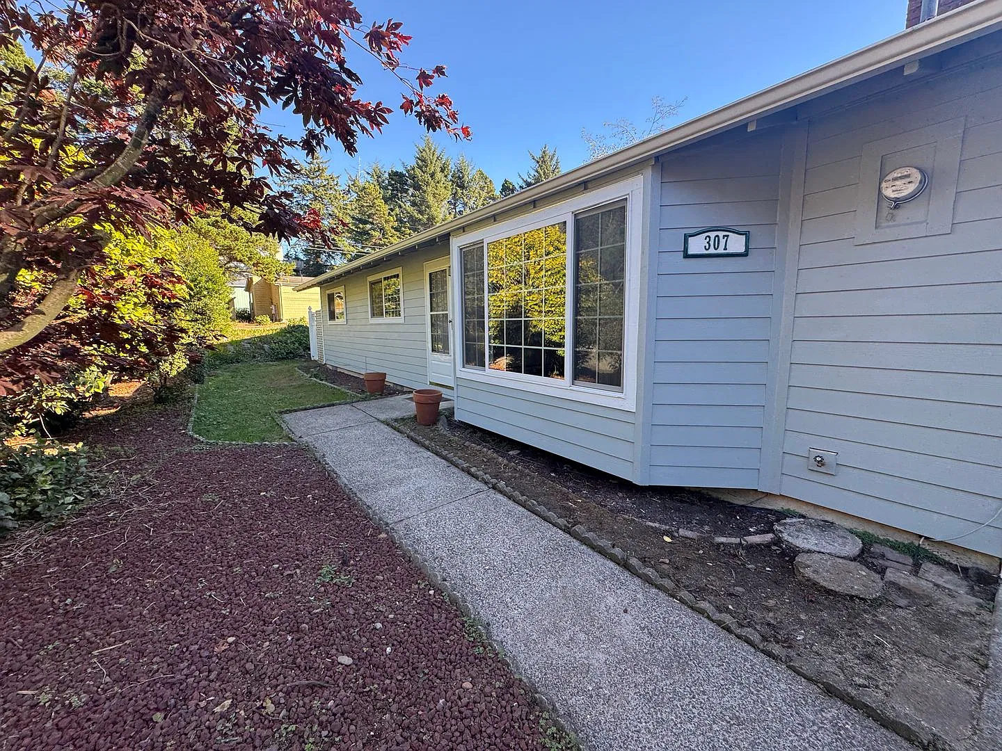 2 Bedroom Home in Newport! — Photo 3