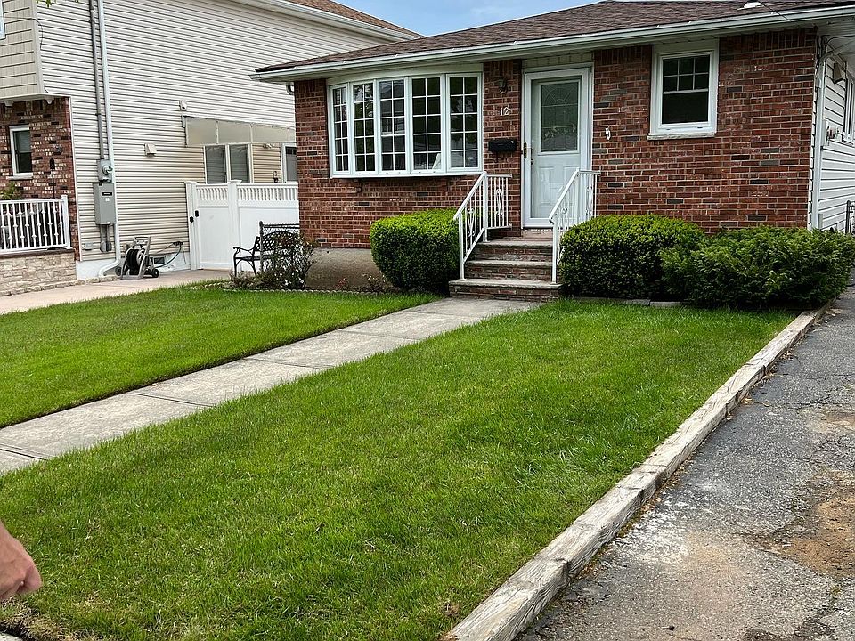1st image of 12 Sheridan Ct