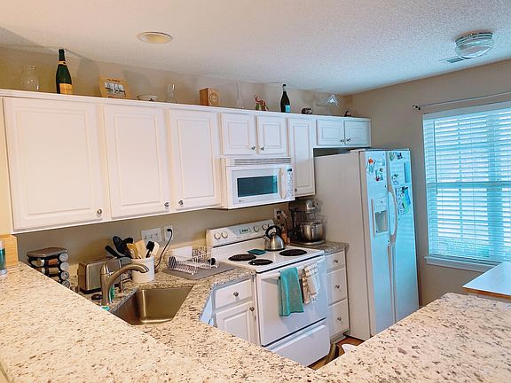 4th image of 106 Mangum Cir