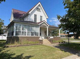 41 N Washington St, Carthage, IL 62321