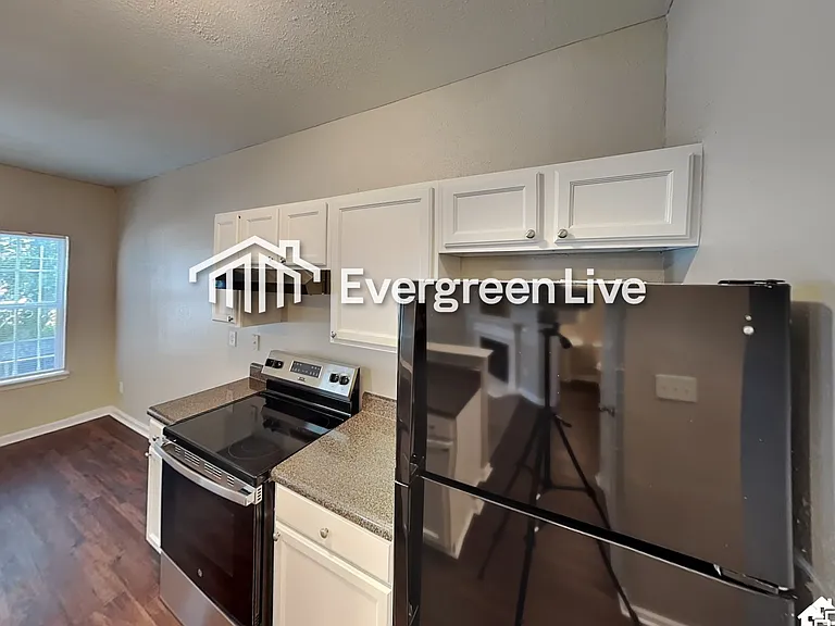 2821 Godby Rd — Photo 8