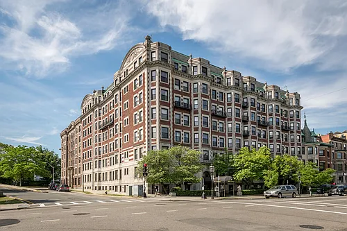 464-466 Commonwealth Ave #206 Photo 1