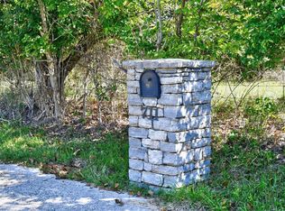 711 Collins Rd, Paris, KY 40361