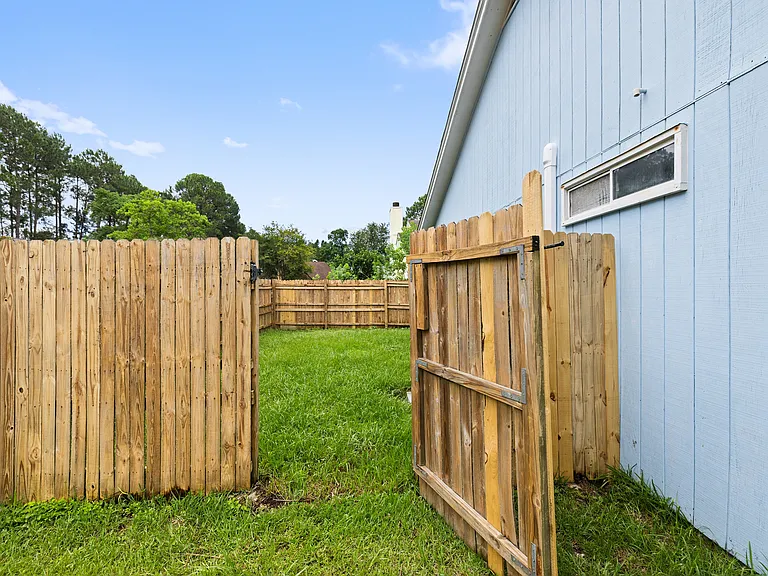 3045 Yorktown Cir — Photo 41