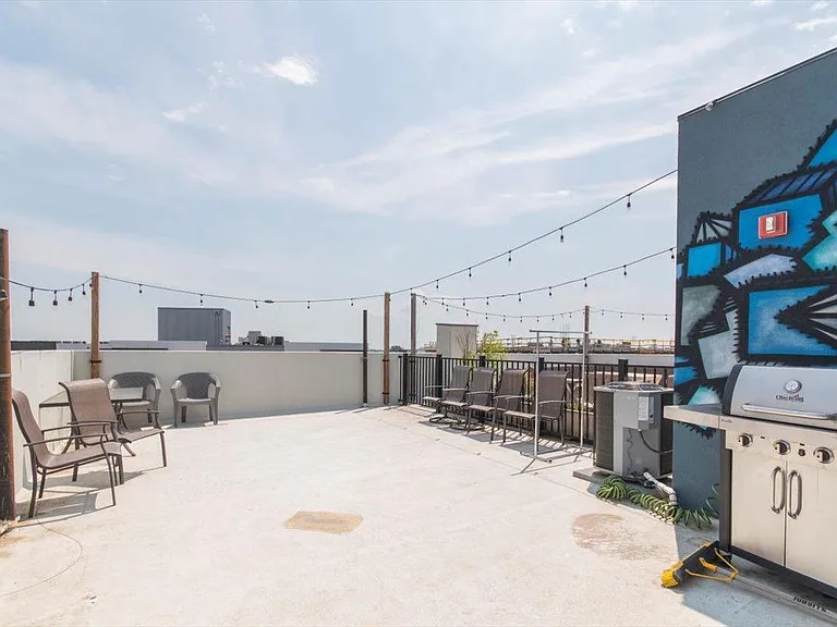 227 W Thompson St #D — Photo 32