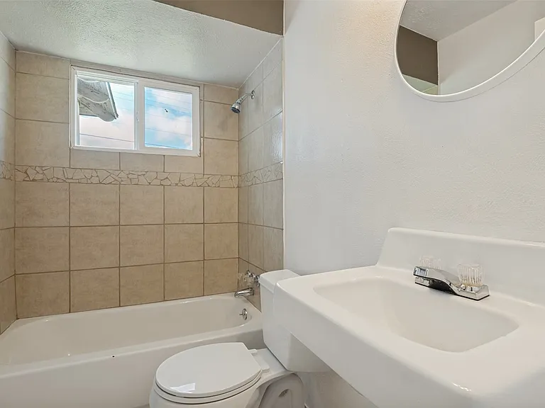 202 W Cherry St — Photo 7