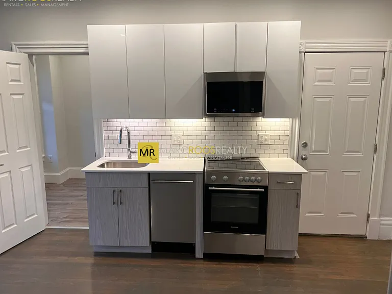 225 Newbury St #3R — Photo 1