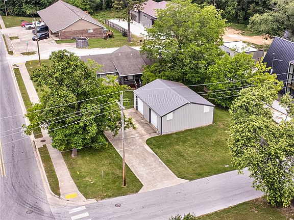 2nd image of NW D St #5