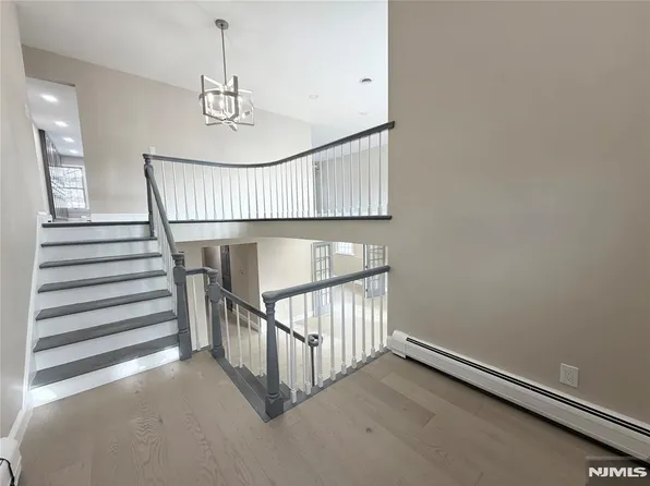 850 Ridgewood Ave, Oradell, NJ 07649