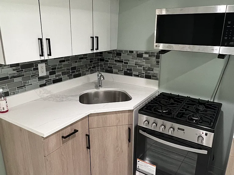 18808 Mangin Ave — Photo 3
