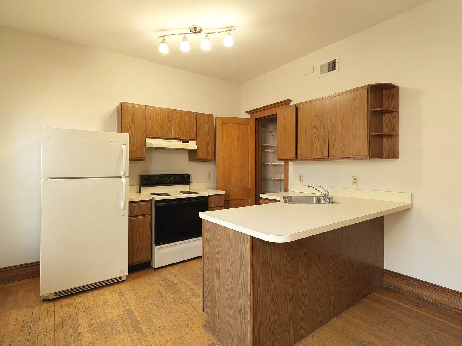 2 bed, $1,099 — Photo 2