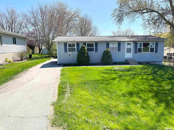 513 N Maple St, West Branch, IA 52358